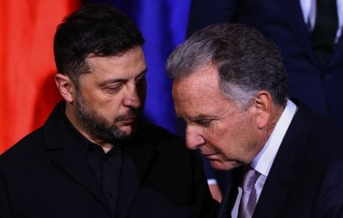 President Volodymyr Zelensky speaks to US special envoy Steve Witkoff.